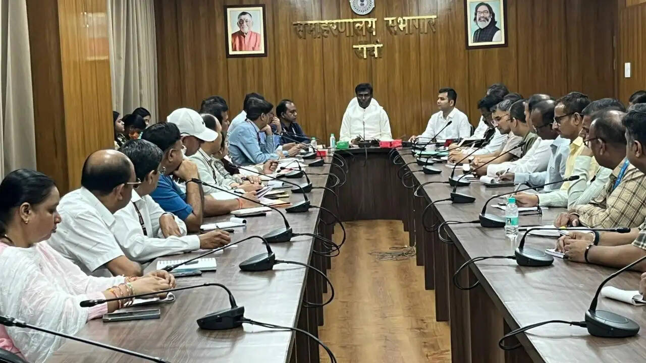 रांची में जनगणना कार्य की धीमी गति पर उपायुक्त सख्त, तीन बीडीओ को शोकॉज नोटिस और वेतन रोकने के निर्देश