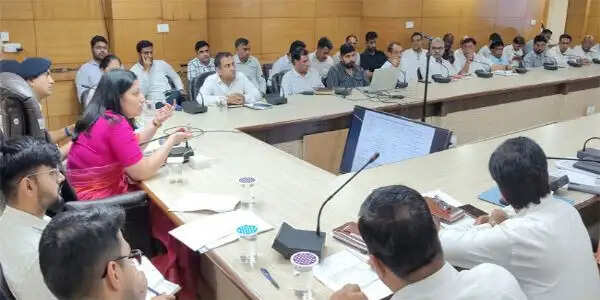 नारनौल में अवैध ढाबों व कटों पर सख्ती, दो हफ्ते में कार्रवाई के निर्देश