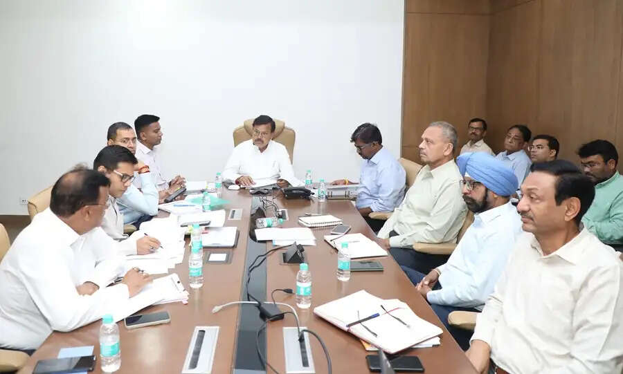 पांचों बिजली कम्पनी स्वीकृत पदों में भर्ती प्रक्रिया शीघ्र करें: ऊर्जा मंत्री तोमर