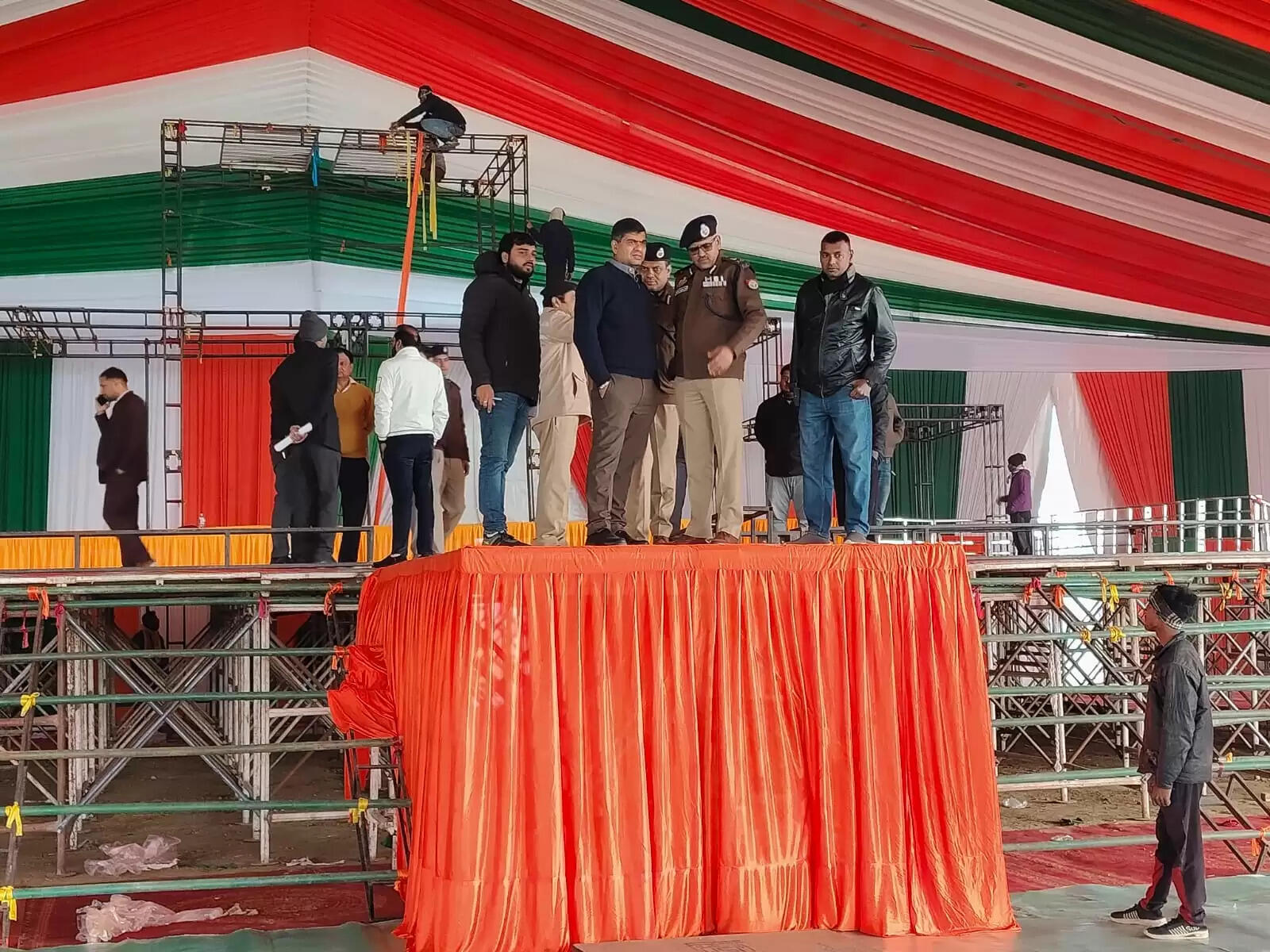 गोरखपुर महोत्सव में आमजन को प्रदान किया जाए सुरक्षित एवं सुगम वातावरण : एडीजी जोन