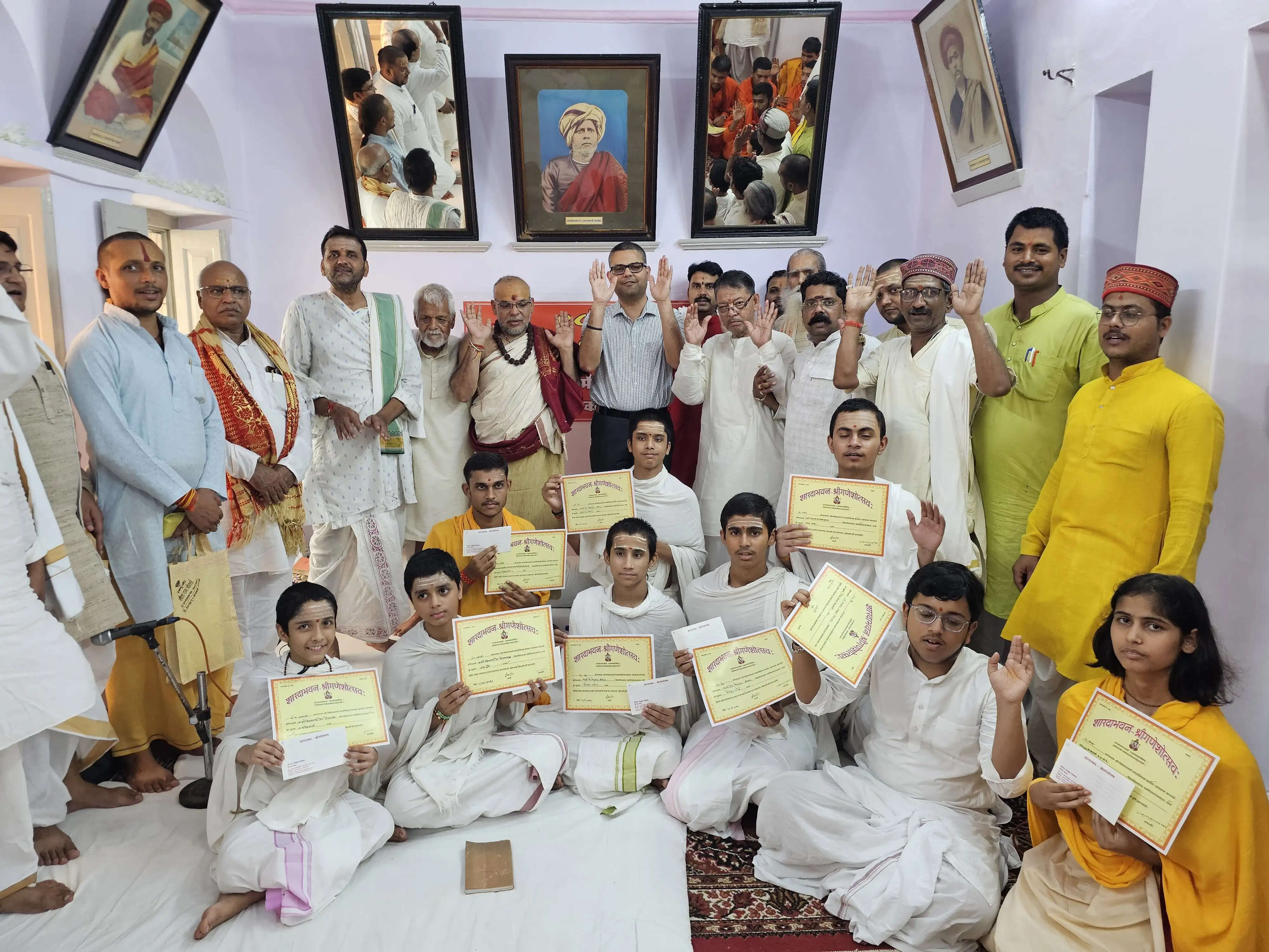 वाराणसी : ज्ञान और संस्कारों का मूल आधार है संस्कृत : वैभव कृष्णा