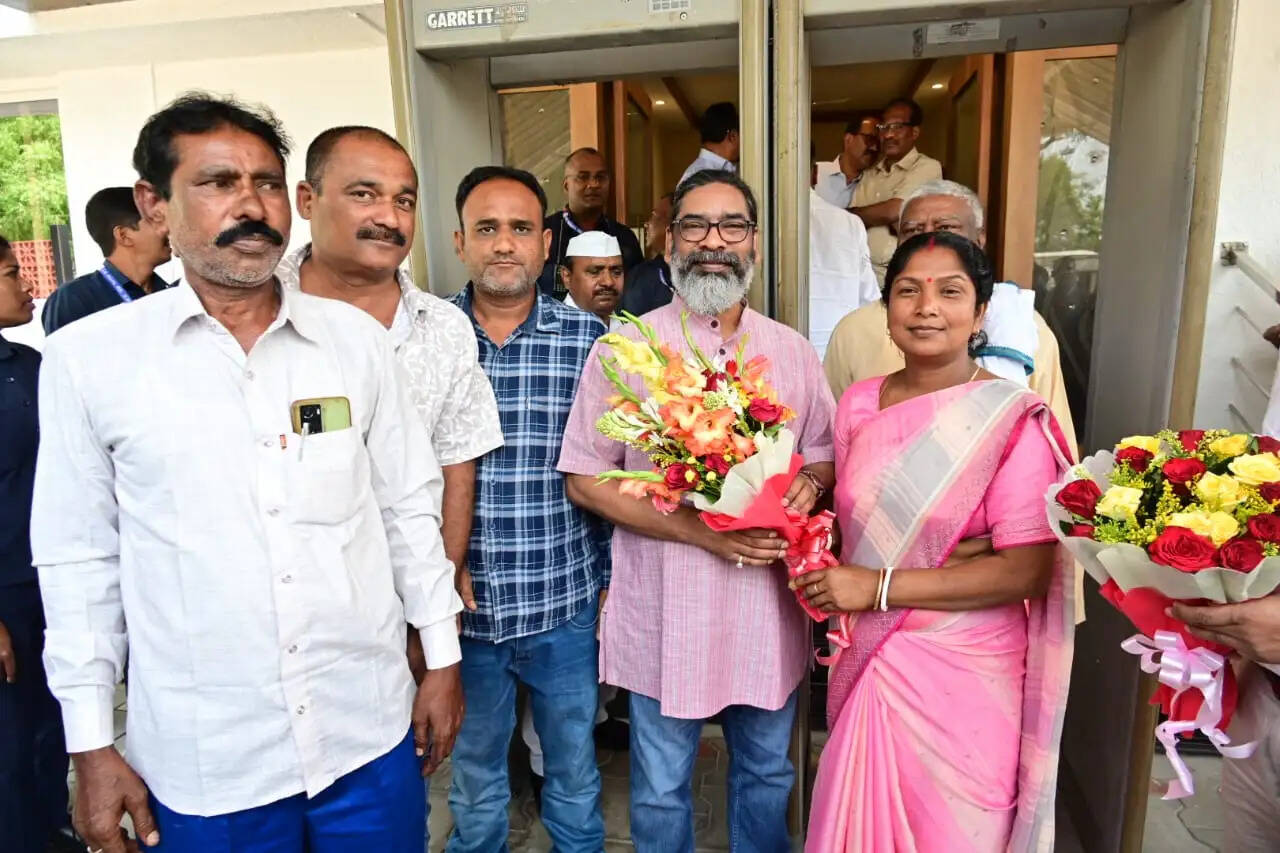 मुख्यमंत्री हेमन्त सोरेन से आम लोगों ने की मुलाकात