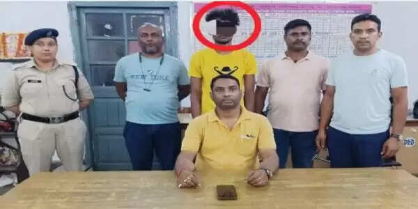 टाटानगर स्टेशन पर मोबाइल चोर गिरफ्तार, सीसीटीवी फुटेज से खुला राज