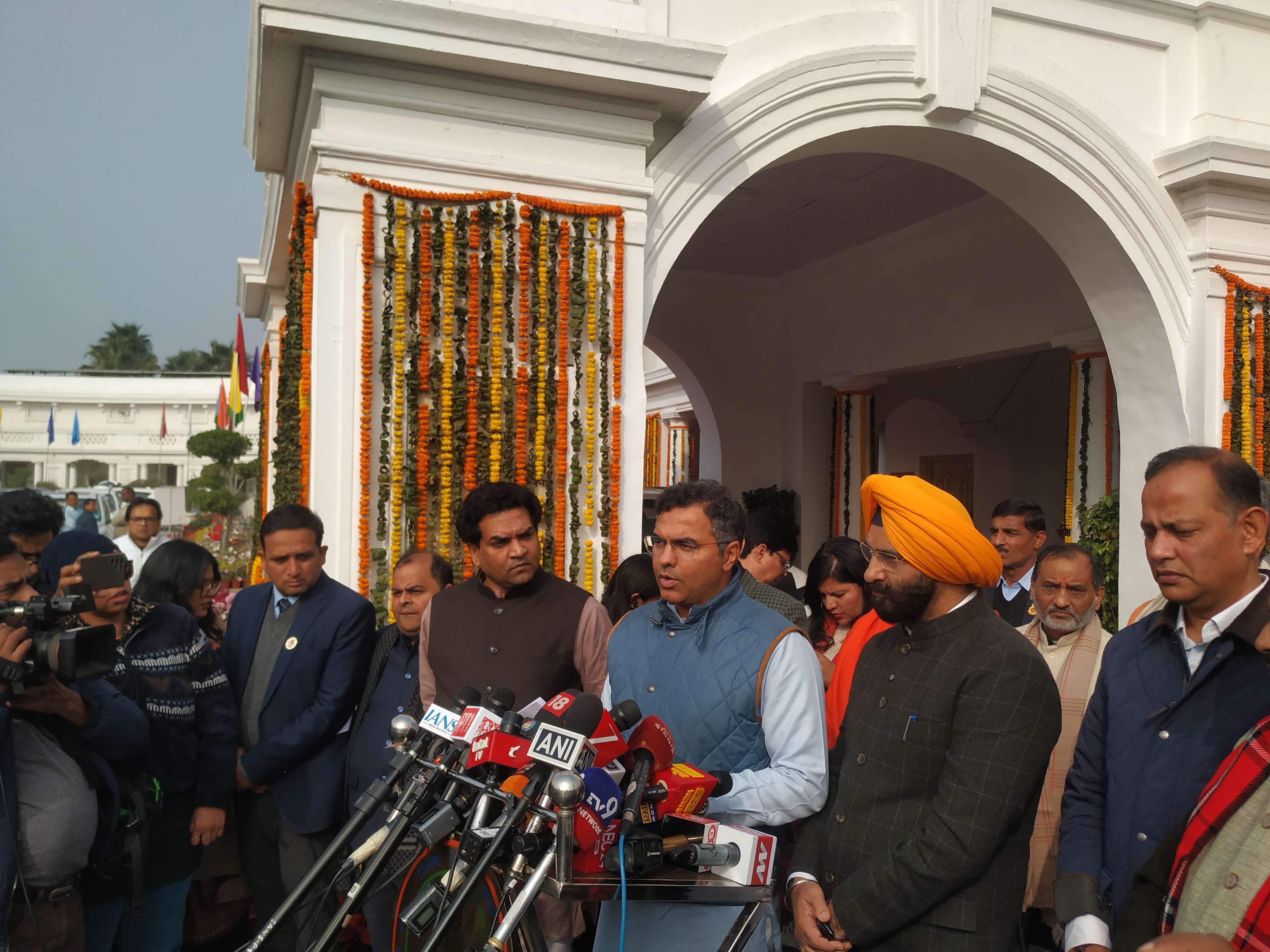 आतिशी की सदस्यता रद्द करने को लेकर दिल्ली विधानसभा अध्यक्ष को लिखा पत्र