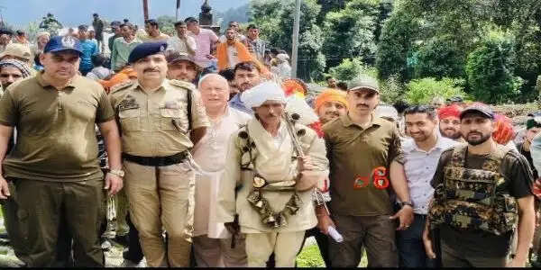 धूमधाम से रवाना हुई चार दिवसीय कैलाश कुंड यात्रा