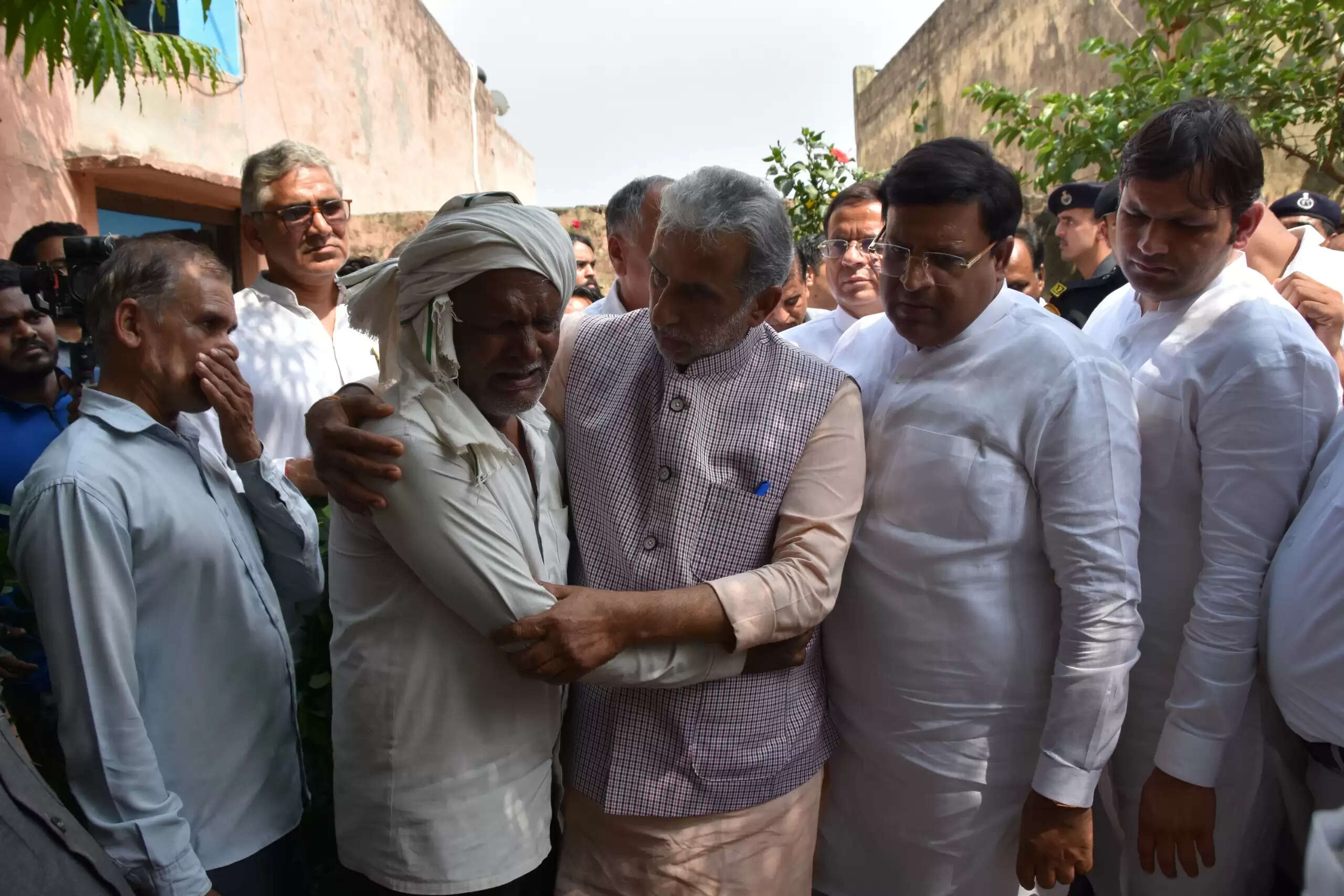 पुंछ में शहीद हुए पलवल के दिनेश का राजकीय सम्मान के साथ संंस्कार