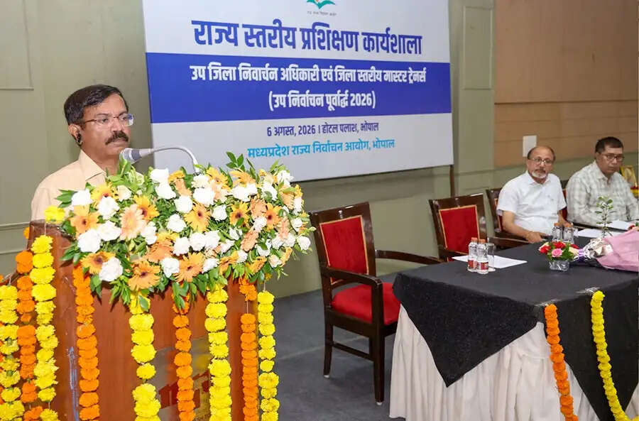 निर्वाचन कार्यों में छोटी सी लापरवाही अविश्वास का बन जाती है कारण : राज्य निर्वाचन आयुक्त श्रीवास्तव