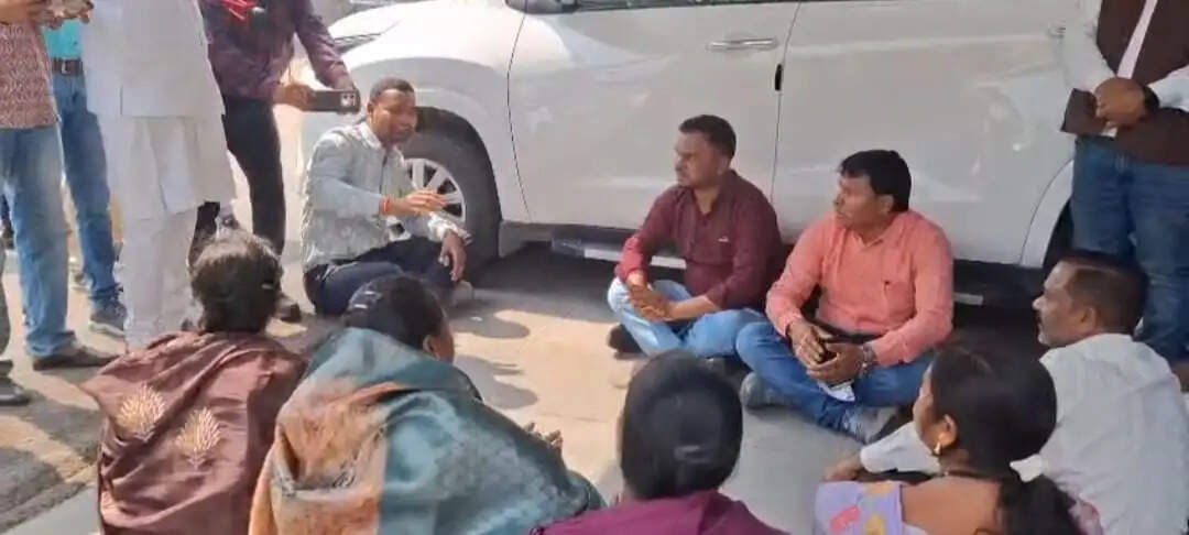 कोरबा : सीईओ के इंतजार में तीन घंटे तक बैठे रहे जनप्रतिनिधि, नाराज जिला पंचायत अध्यक्ष ने खोला मोर्चा