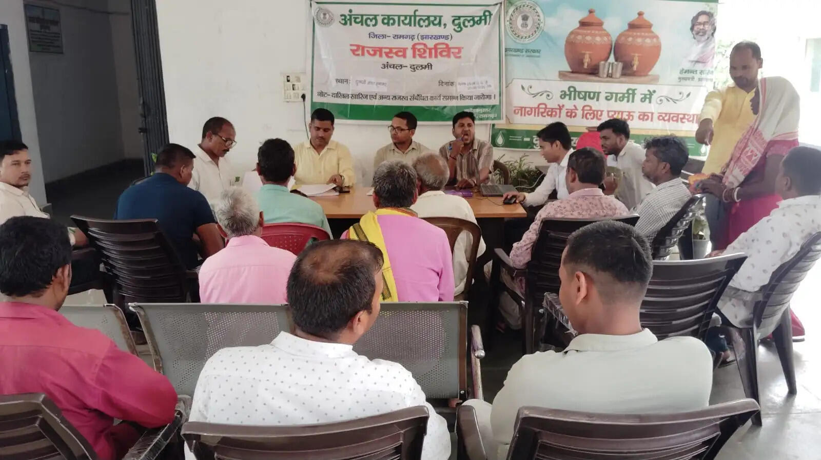 अंचल कार्यालय में लगे विशेष राजस्व शिविर से लोगों को मिली राहत