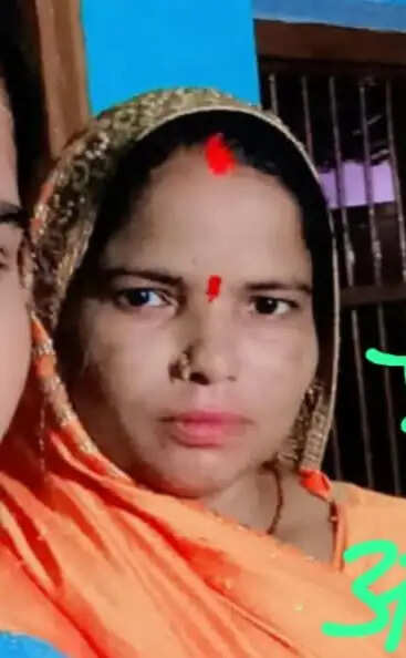 सुलतानपुर : खड़ी कार को सफारी ने मारी टक्कर महिला की मौत