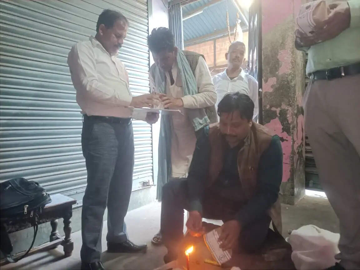 खाद्य विभाग ने 230 किलो मिठाई नष्ट कर कई नमूने जांच को भेजे