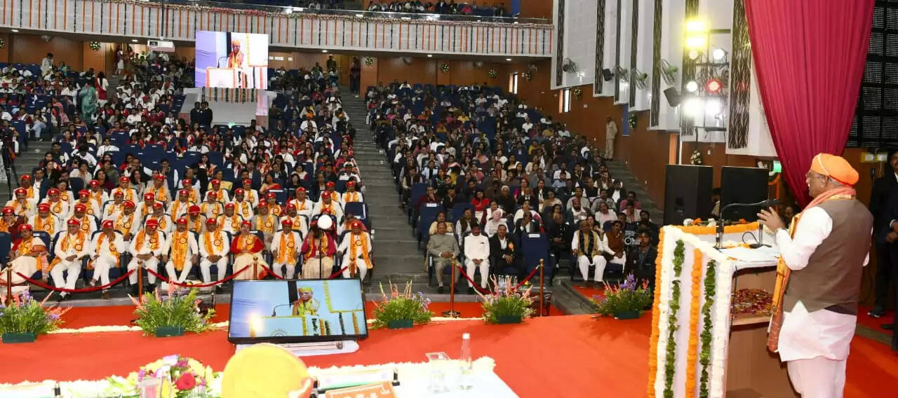 विद्यार्थी सदैव सत्य, धर्म और मानवता के मार्ग पर चलें — राज्यपाल