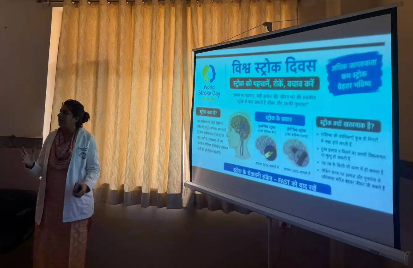 चेहरे का अचानक टेढ़ा होना स्ट्रोक का प्रमुख लक्षण: डॉ. रीनू