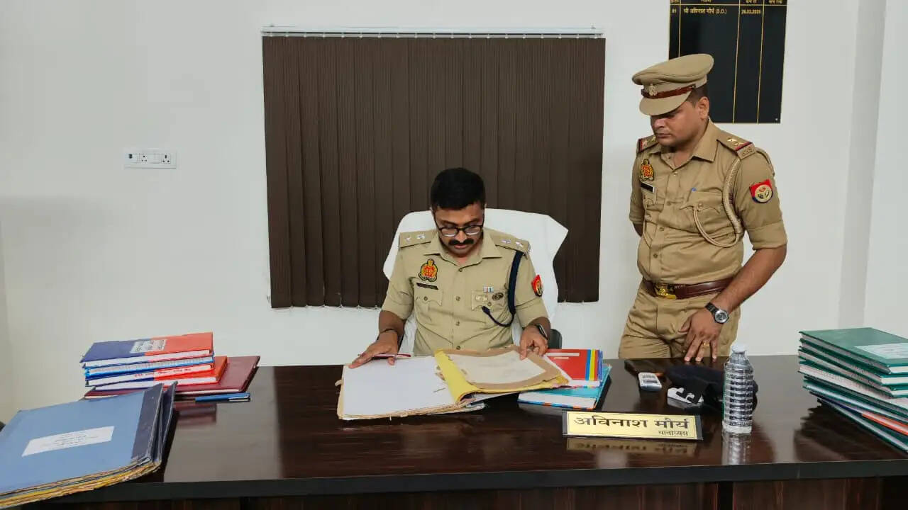 देवारिया : त्योहारों से पहले देवरिया पुलिस में बड़ा फेरबदल, 26 दरोगाओं समेत 70 पुलिसकर्मियों के कार्यक्षेत्र बदले