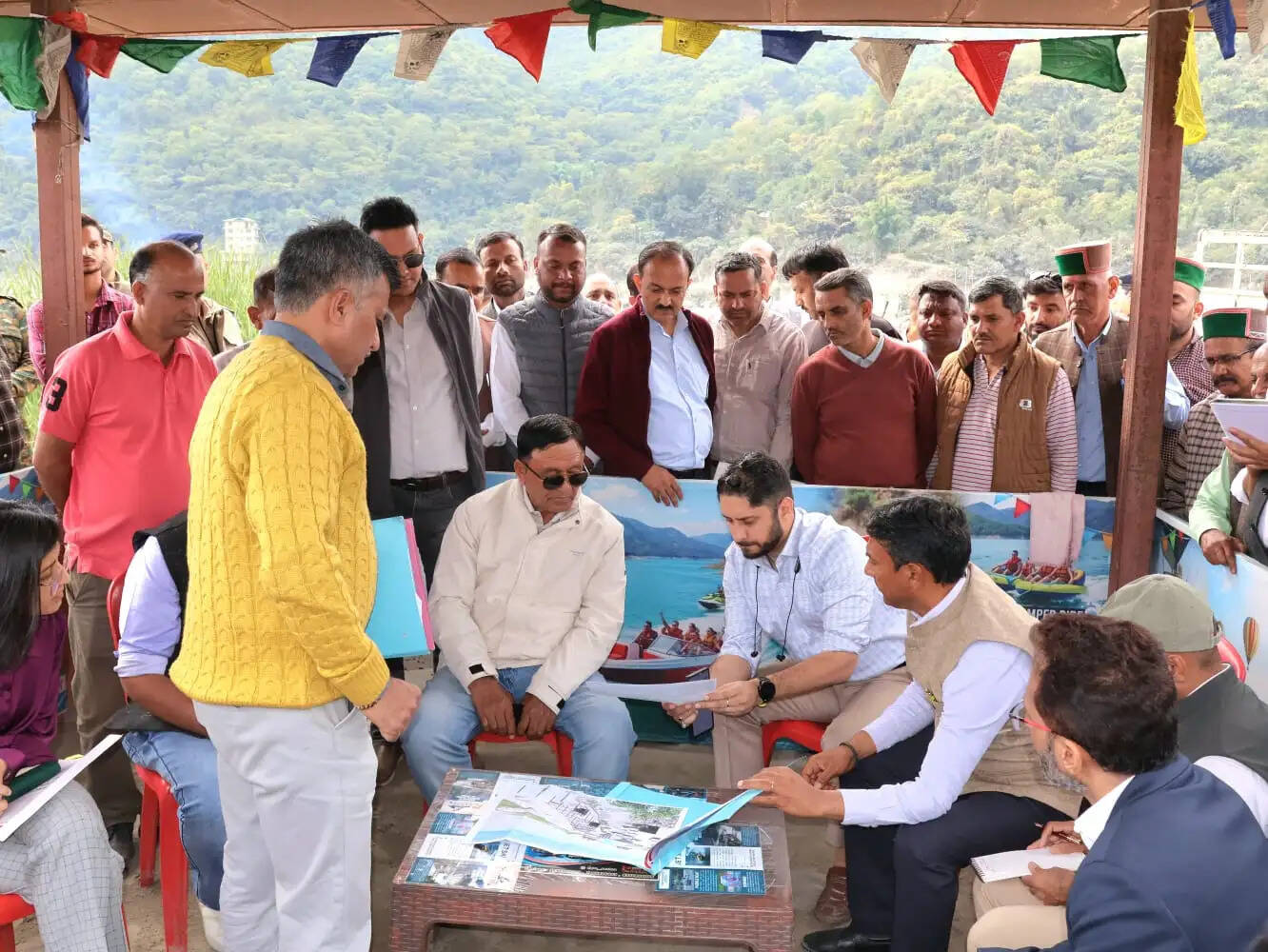 तत्तापानी में बनने वाले हॉट वाटर पूल और सामुदायिक भवन स्थल का जगत सिंह नेगी ने किया निरीक्षण
