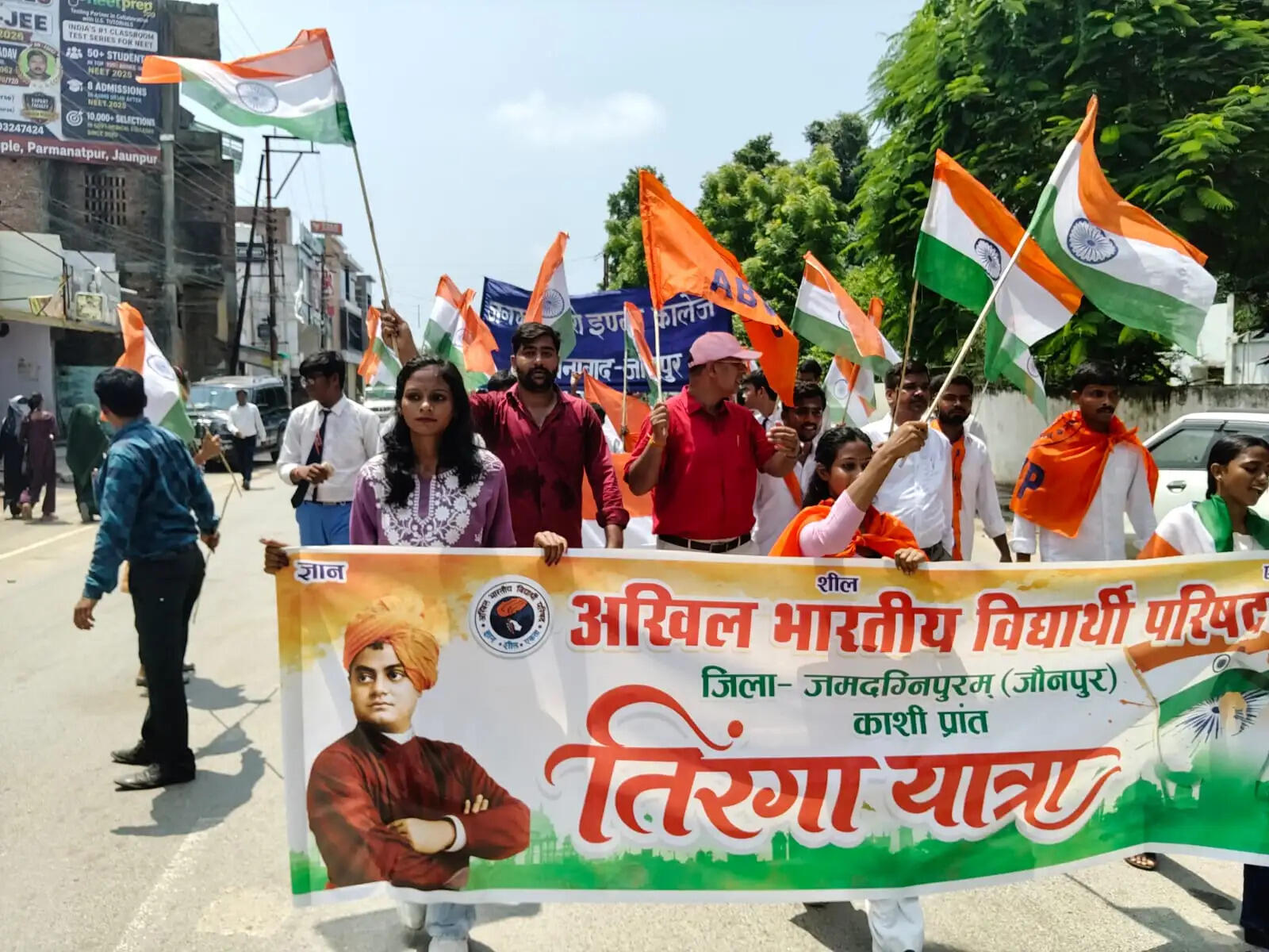 जौनपुर में साै मीटर तिरंगे के साथ निकली अभाविप की भव्य तिरंगा यात्रा, हजारों विद्यार्थी हुए शामिल