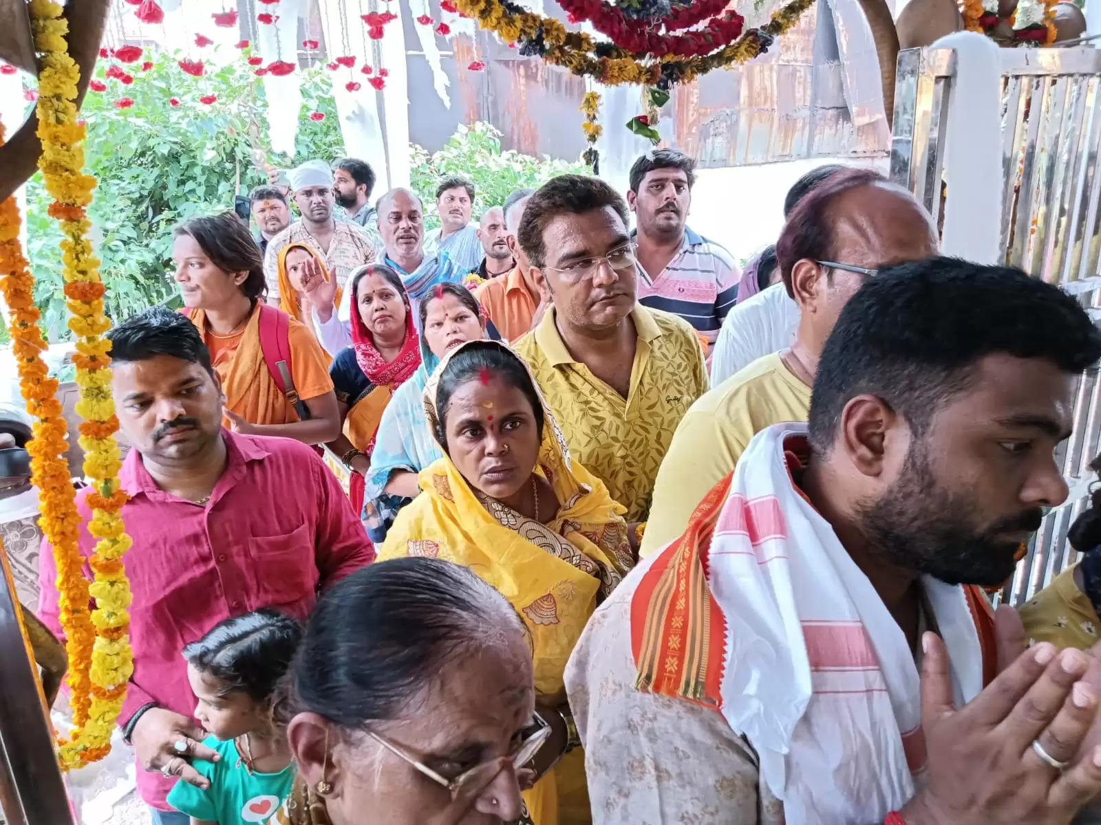 देव गुरु भगवान बृहस्पति का जल विहार श्रृंगार देखने के लिए उमड़े श्रद्धालु