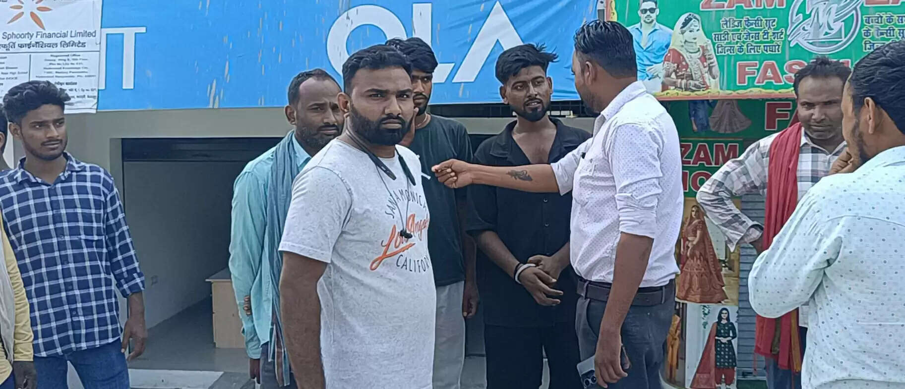 स्पंदना स्फूर्ति फाईनेंशियल में पैसा जमा करने आई महिला की बाईक चोरी।