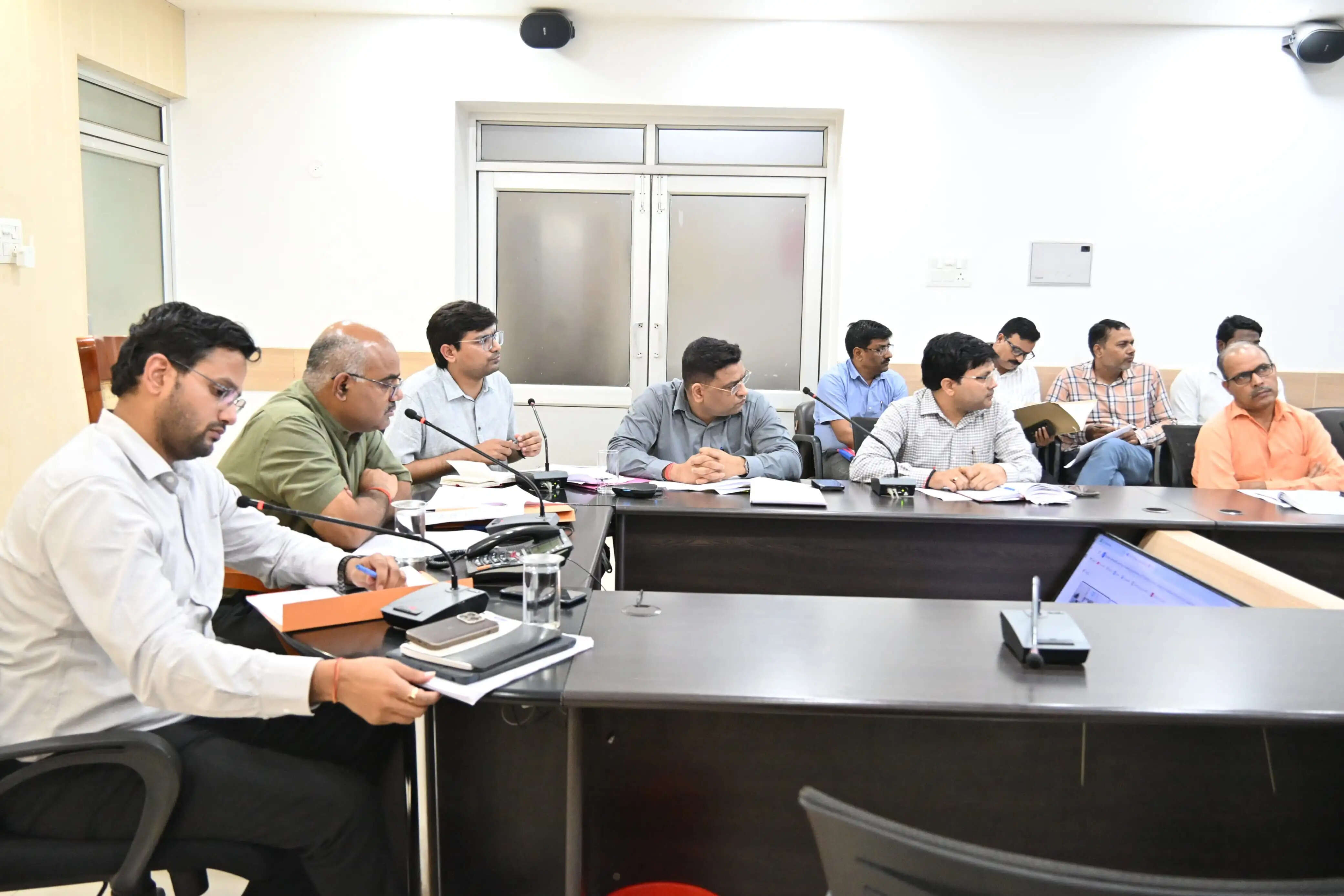 छात्रवृत्ति आवेदन से पहले आधार, बैंक खाता और दस्तावेजों की त्रुटियां सुधारें : जिलाधिकारी