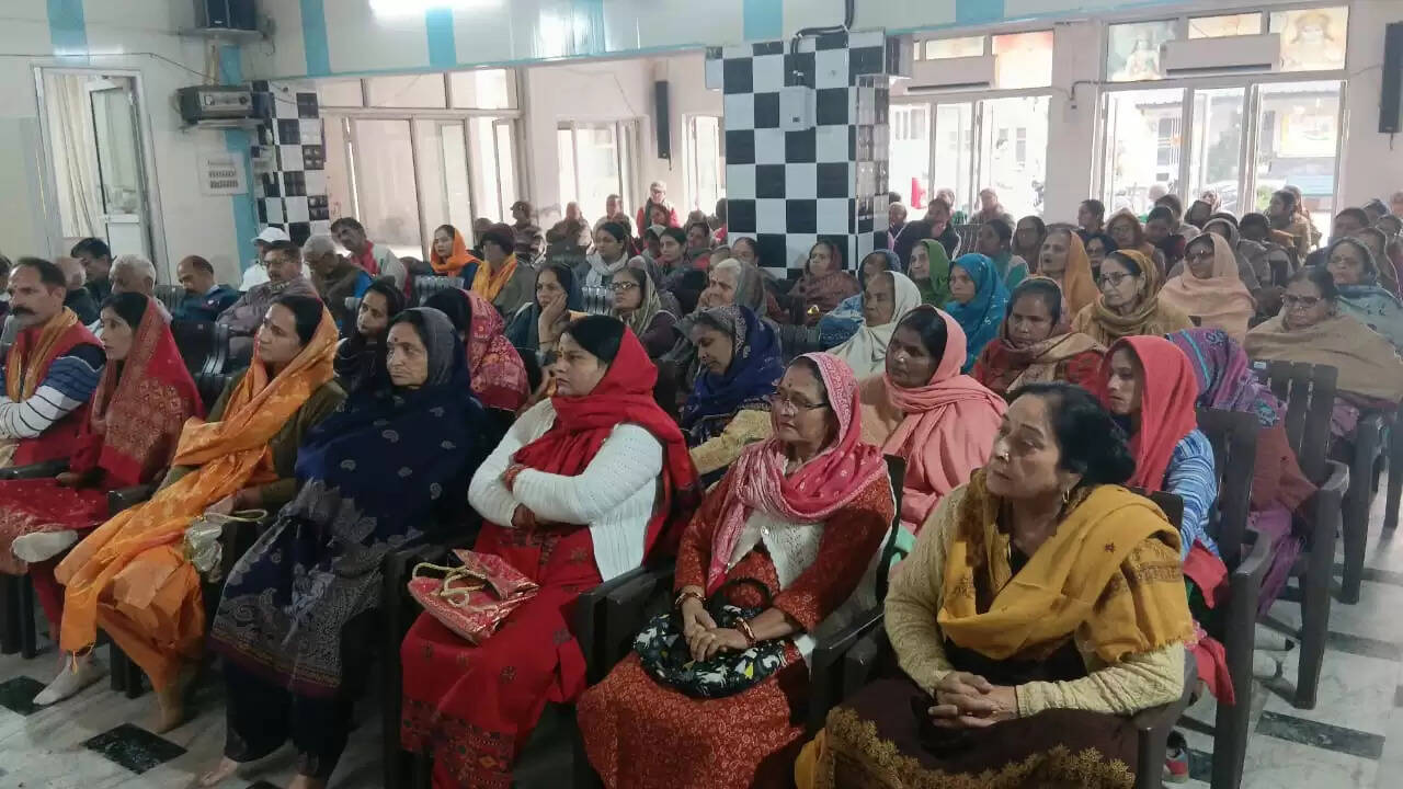 जब हम मोह में उलझ जाते हैं, तब गीता हमें कर्तव्य और धर्म का मार्ग दिखाती है- गायत्री देवी जी