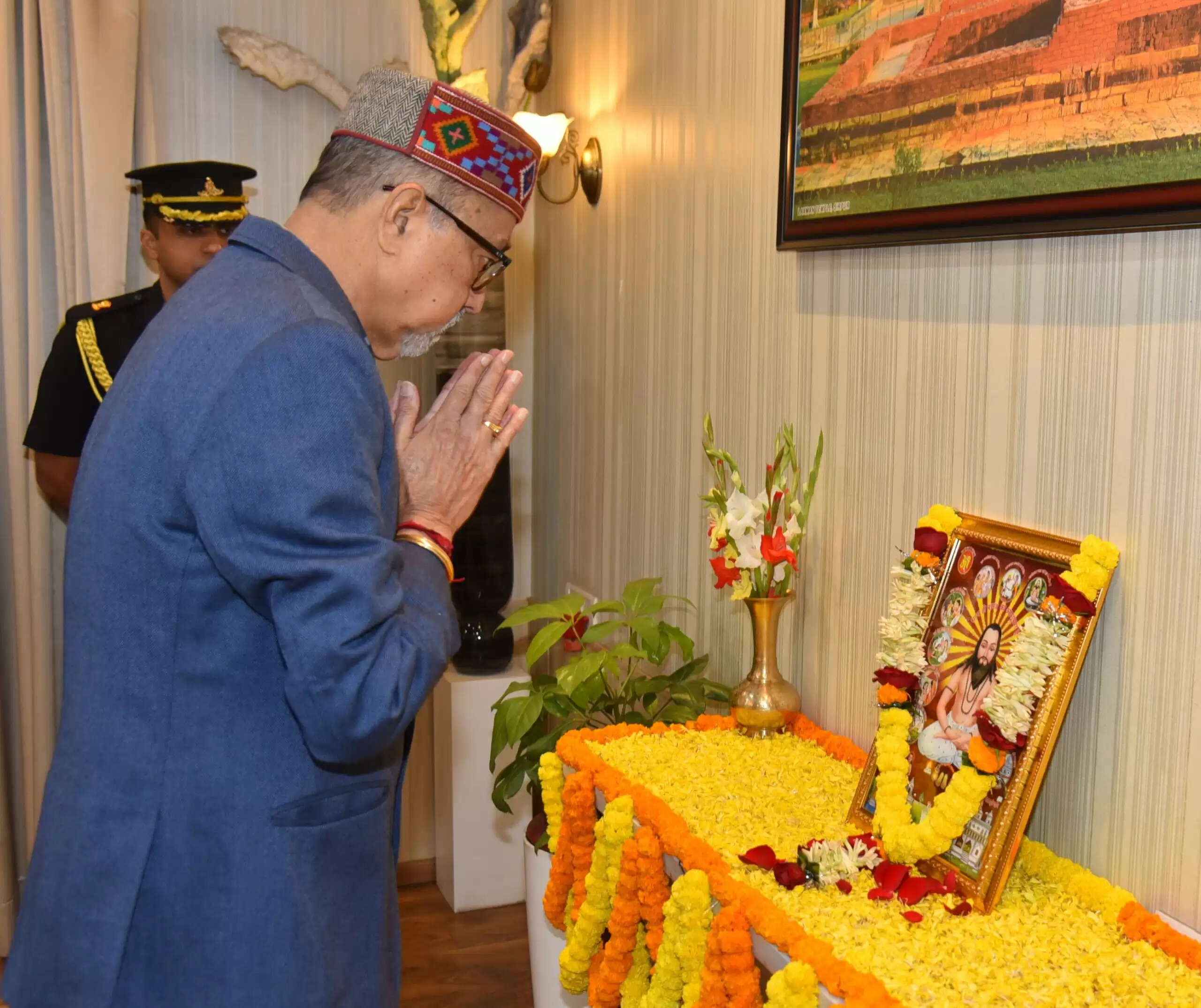 रायपुर : राज्यपाल डेका ने संत बाबा गुरु घासीदास जयंती पर पुष्पांजलि अर्पित की