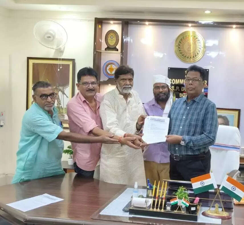 सिविल सोसायटी ने कोयला डंपिंग की समस्याओं को लेकर पीएम को आयुक्त के माध्यम से सौंपा ज्ञापन