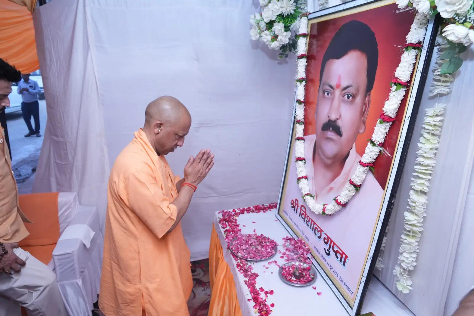 भाजपा के दाे दिवंगत कार्यकर्ताओं को सीएम योगी ने दी भावभीनी श्रद्धांजलि