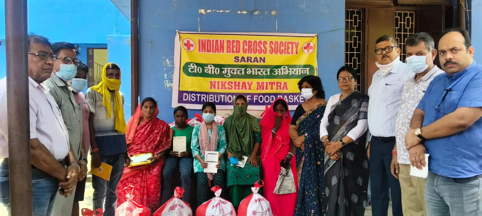 छपरा में रेड क्रॉस सोसाइटी ने 20 टीबी मरीजों को बांटे फूड बास्केट