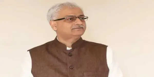 हितेश रमेश चंद्र जोशी ने जीआईसी री के चेयरमैन एवं प्रबंध निदेशक का पद संभाला
