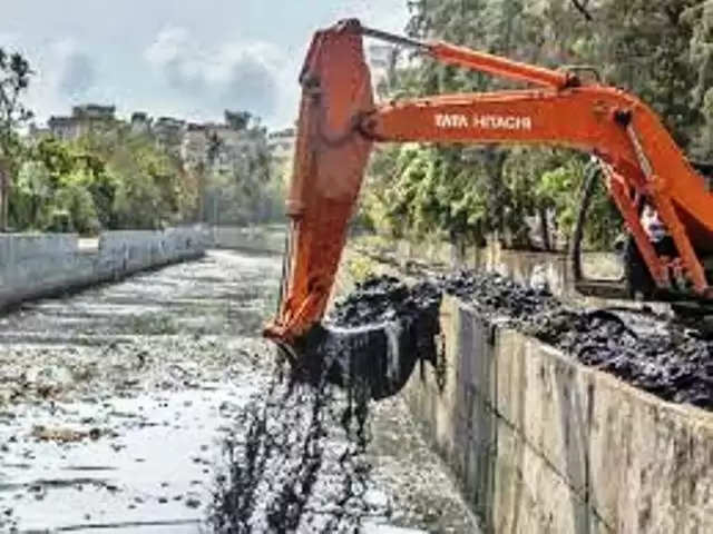 बारिश से पहले माइक्रोप्लान बनाकर हो जानी चाहिये नाला सफाई : नगर आयुक्त