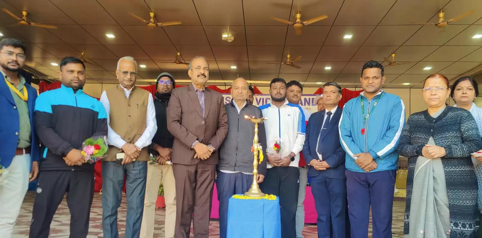 अंतर विद्यालय वॉलीबॉल महोत्सव का विजेता बना श्री कृष्ण विद्या मंदिर