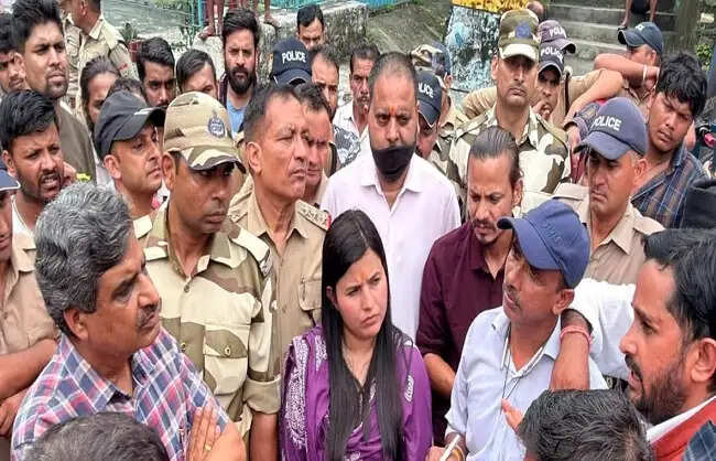 टीआरटी टनल हादसा: यूकेडी ने सुरक्षा व्यवस्था पर मांगा जवाब