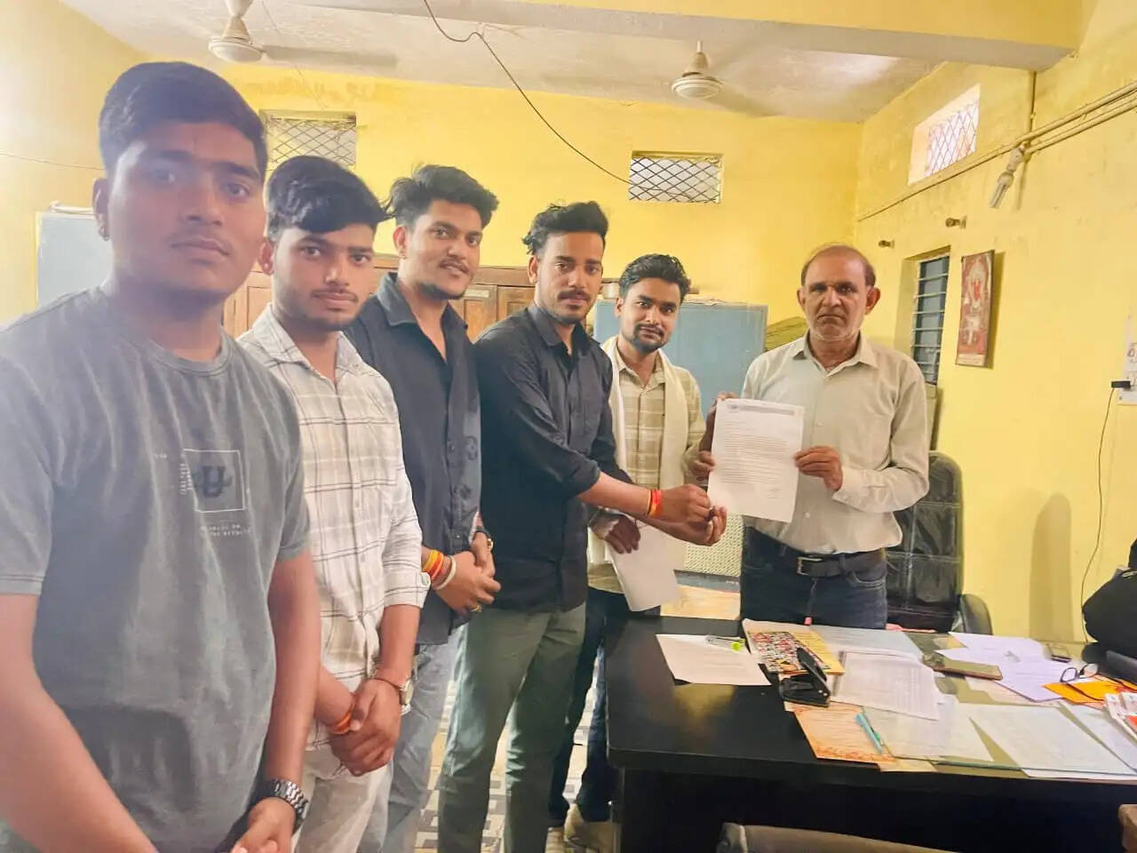 राजगढ़ःशिक्षा के बढ़ते व्यापारिकरण को लेकर अभाविप ने सौंपा ज्ञापन