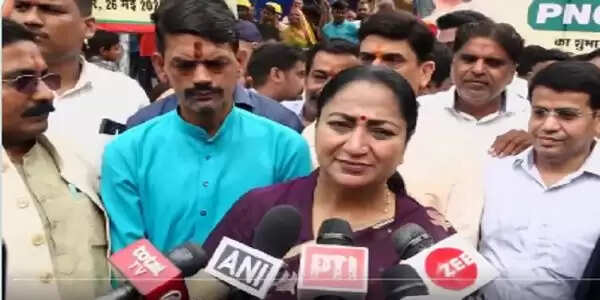 मुख्यमंत्री रेखा गुप्ता का दिल्ली के झुग्गीवासियों को पक्का मकान देने का वादा