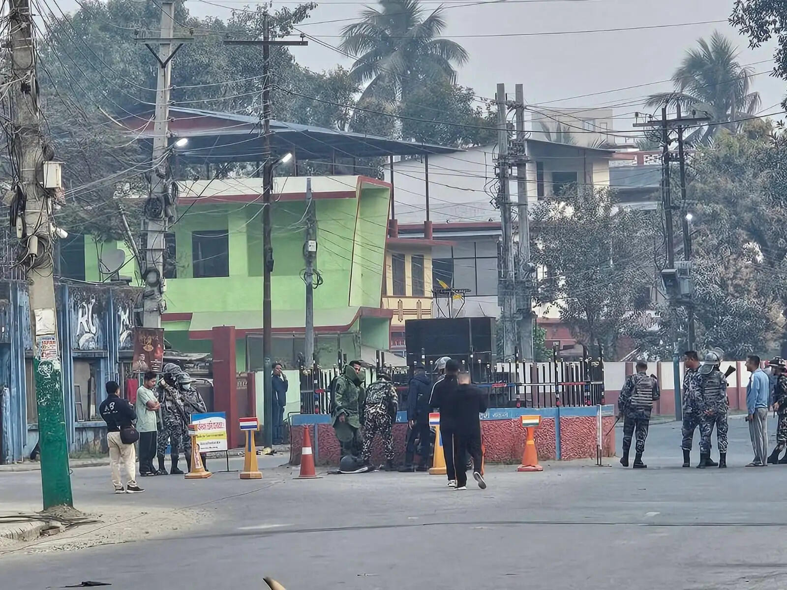 सीमा से सटे विराटनगर के सीडीओ कार्यालय के पास मिला बम, सेना ने किया डिफ्यूज, बढ़ाई गई सुरक्षा