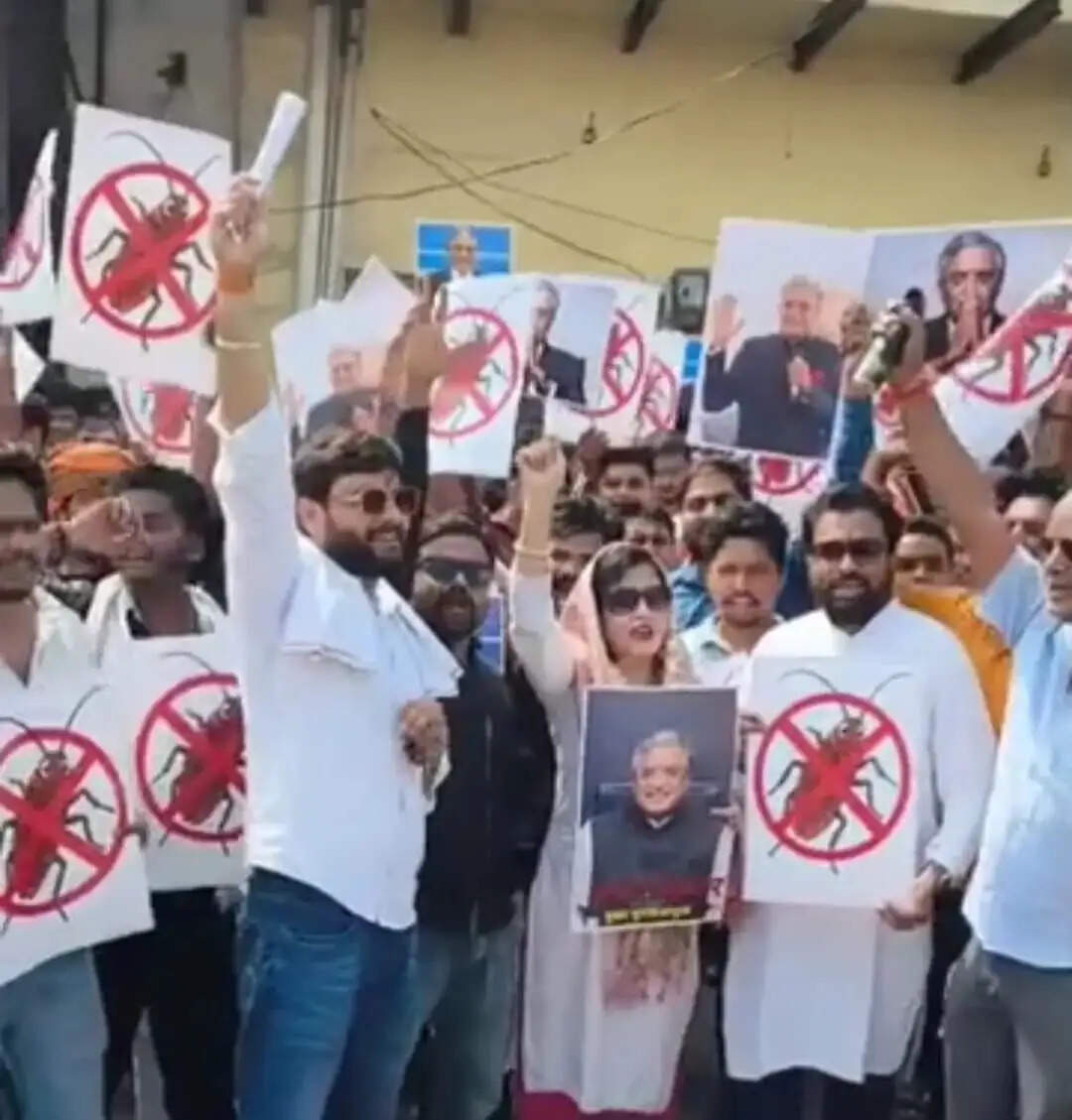 मुख्य निर्वाचन आयुक्त ज्ञानेश कुमार के समर्थन में प्रदर्शन, राष्ट्रपति के नाम सौंपा ज्ञापन