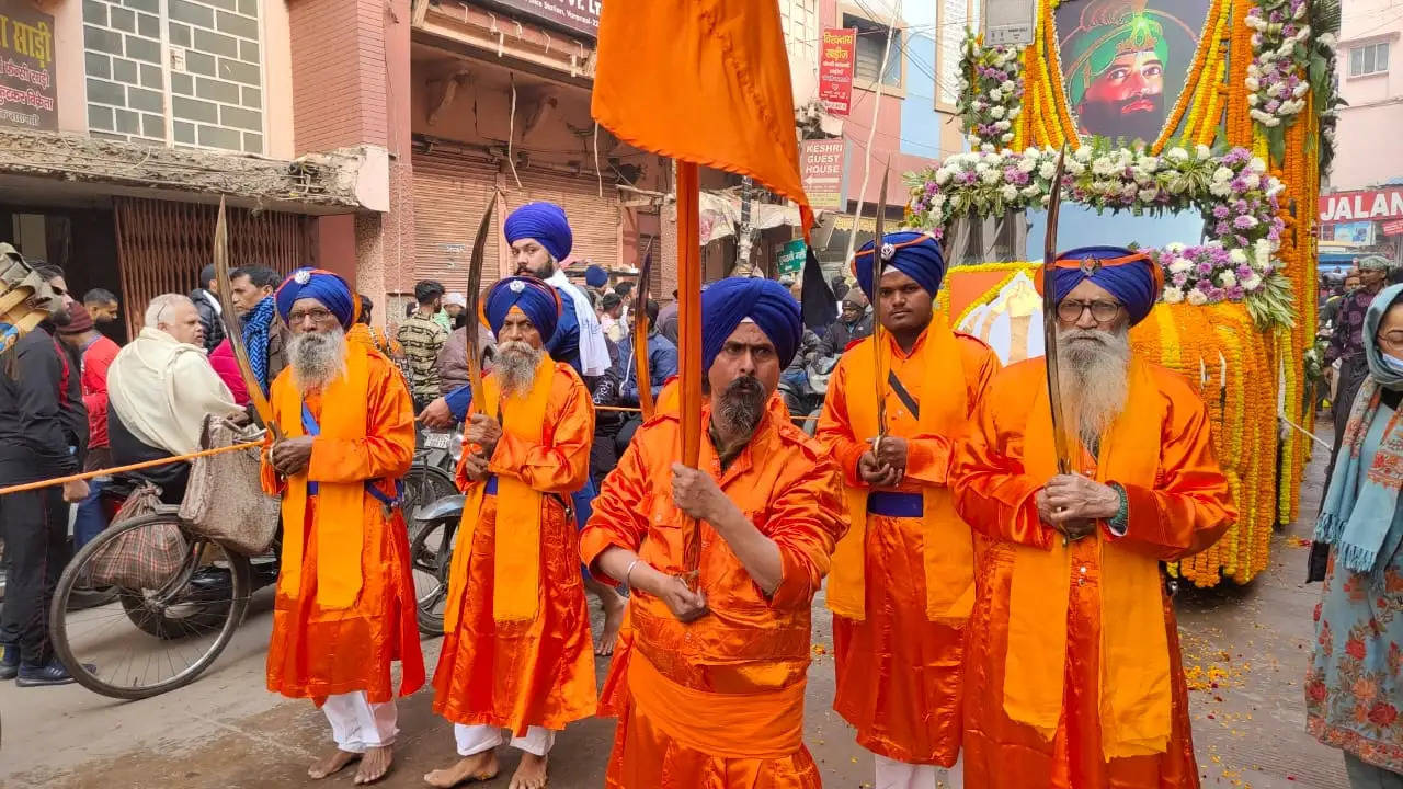 गुरु गोविन्द सिंह महाराज के प्रकाशोत्सव पर निकली शोभायात्रा,नगर कीर्तन