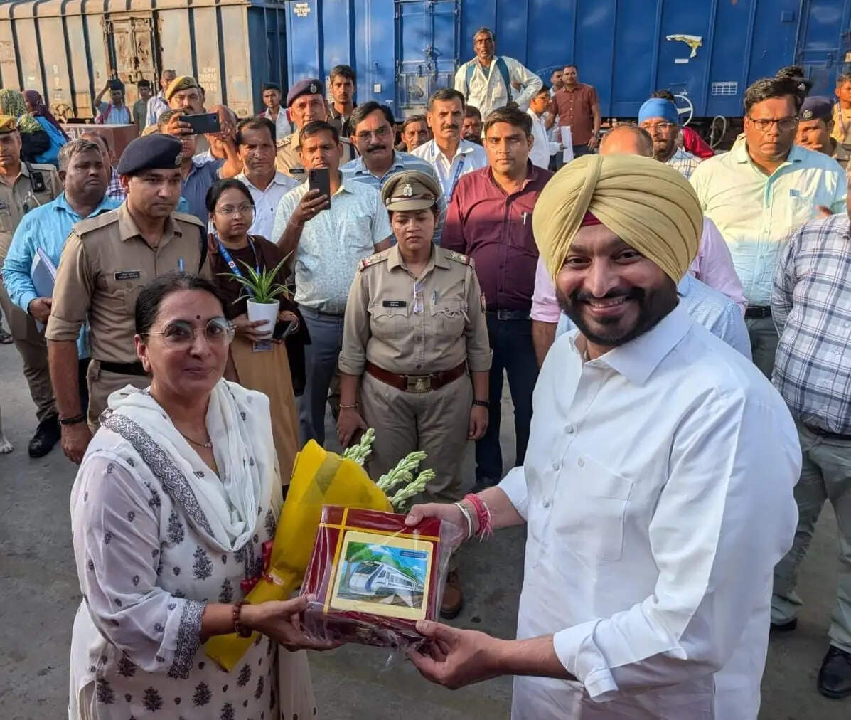 विकास कार्यों एवं यात्री सुविधाओं को और अधिक गति एवं गुणवत्ता के साथ आगे बढ़ाएं : रवनीत सिंह बिट्टू