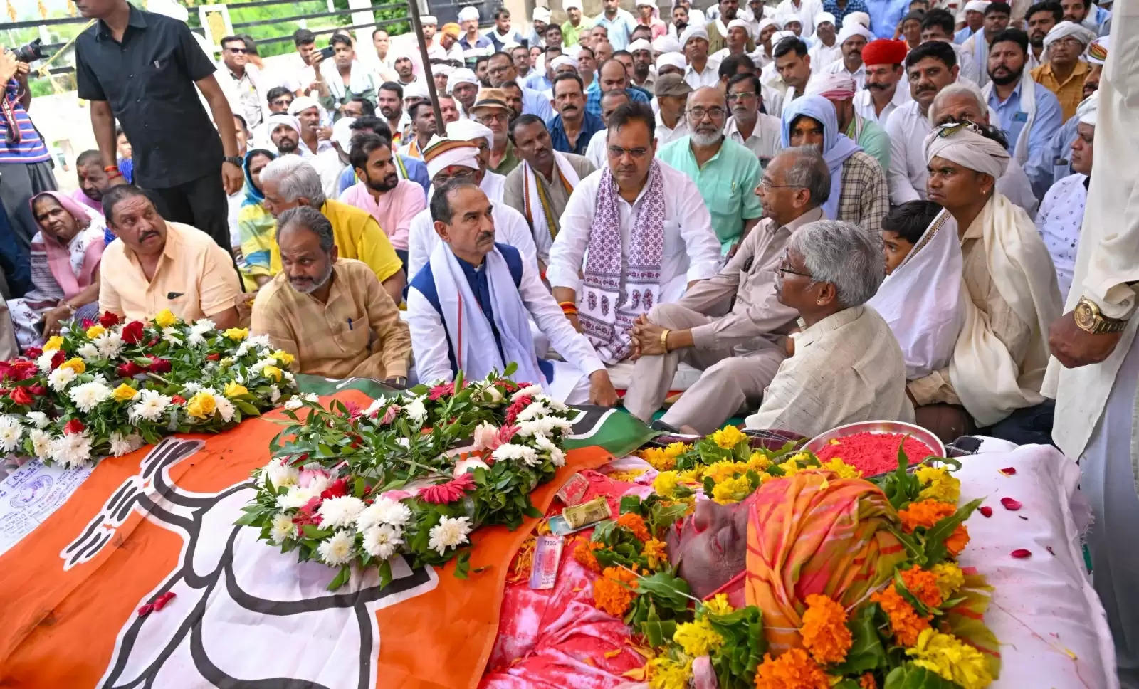 मुख्यमंत्री ने सलूम्बर विधायक अमृतलाल मीणा को दी श्रद्धांजलि