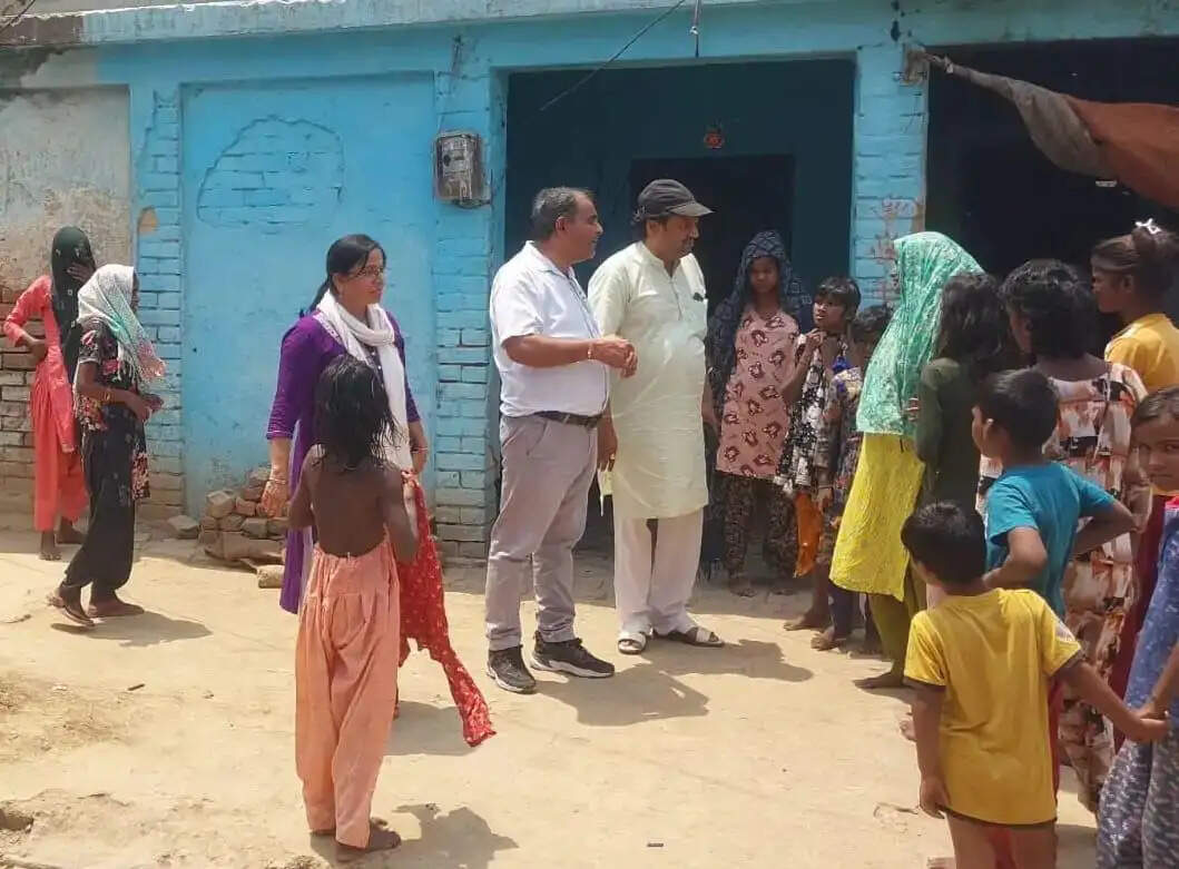 हाथरस में स्कूल चलाे अभियान में 100 से अधिक बच्चों को दिलाया गया प्रवेश