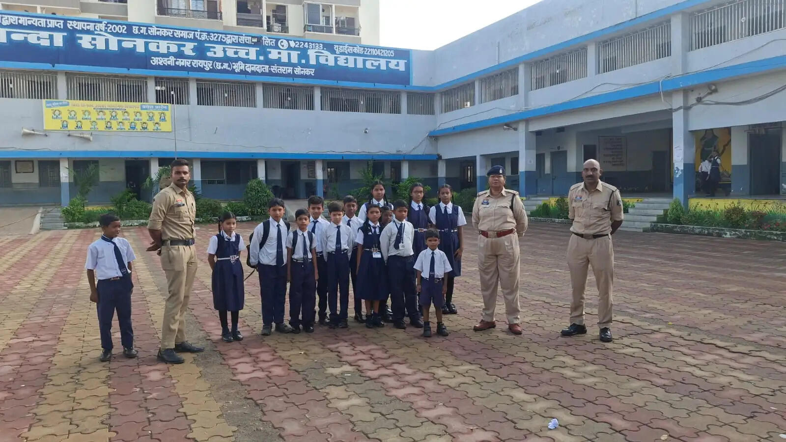 रायपुर : स्कूल-कॉलेजों के बाहर पिंक पेट्रोल की निगरानी, छात्राओं की सुरक्षा पर विशेष फोकस