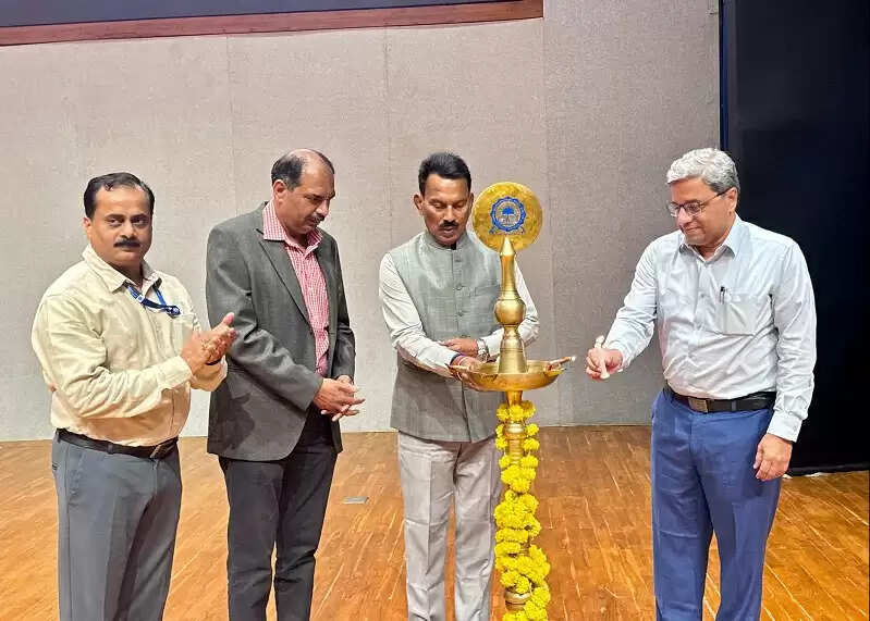 इंदौर के आईआईटी केन्द्र के विस्तार की प्रधानमंत्री ने रखी आधारशिला