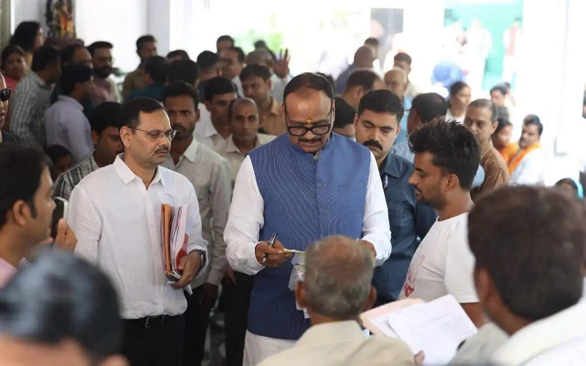जनसमस्याओं के समाधान में लापरवाही बर्दाश्त नहीं : ब्रजेश पाठक