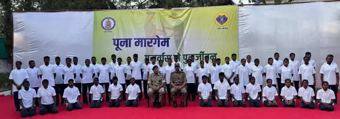 छत्तीसगढ़ के बीजापुर में 1.41 करोड़ के इनामी 52 नक्सलियों ने किया आत्मसमर्पण