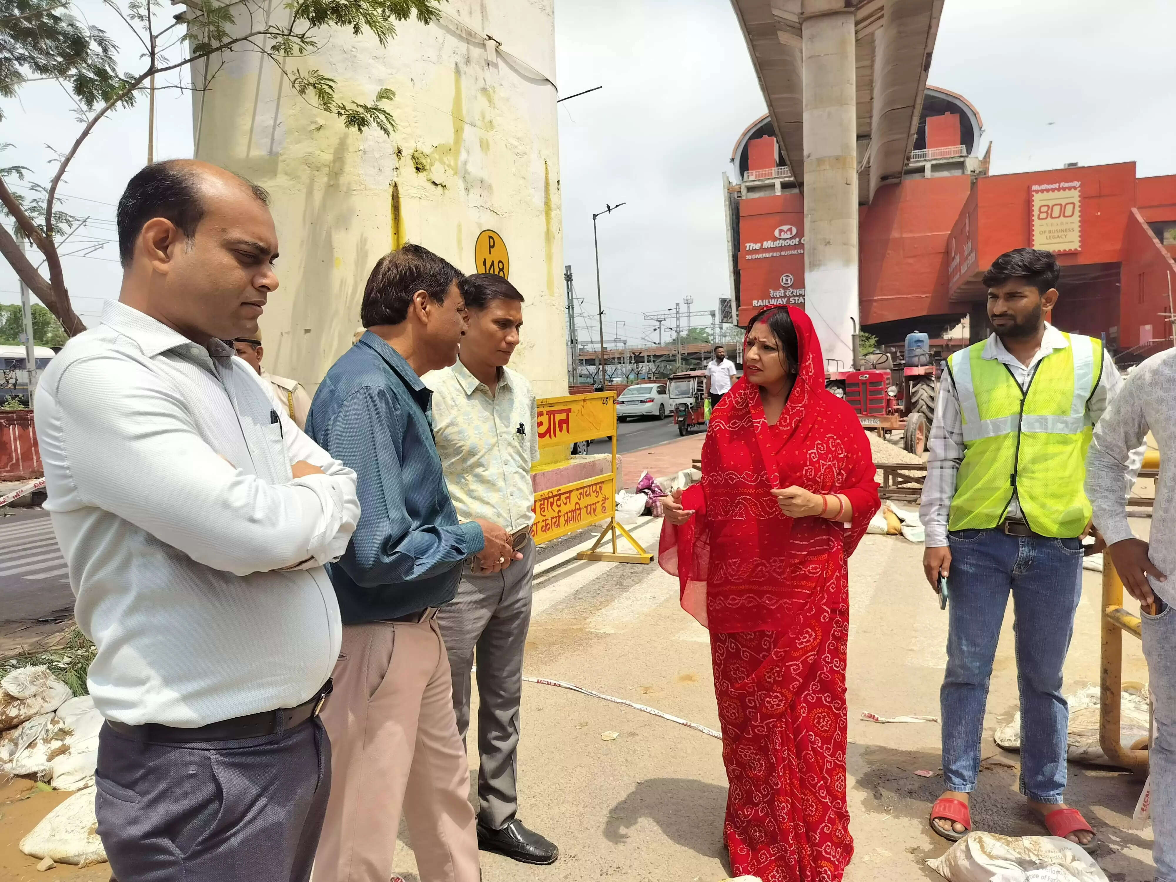 हसनपुरा पुलिया के पास नई सीवर लाइन निर्माण कार्य के महापौर ने किया निरीक्षण