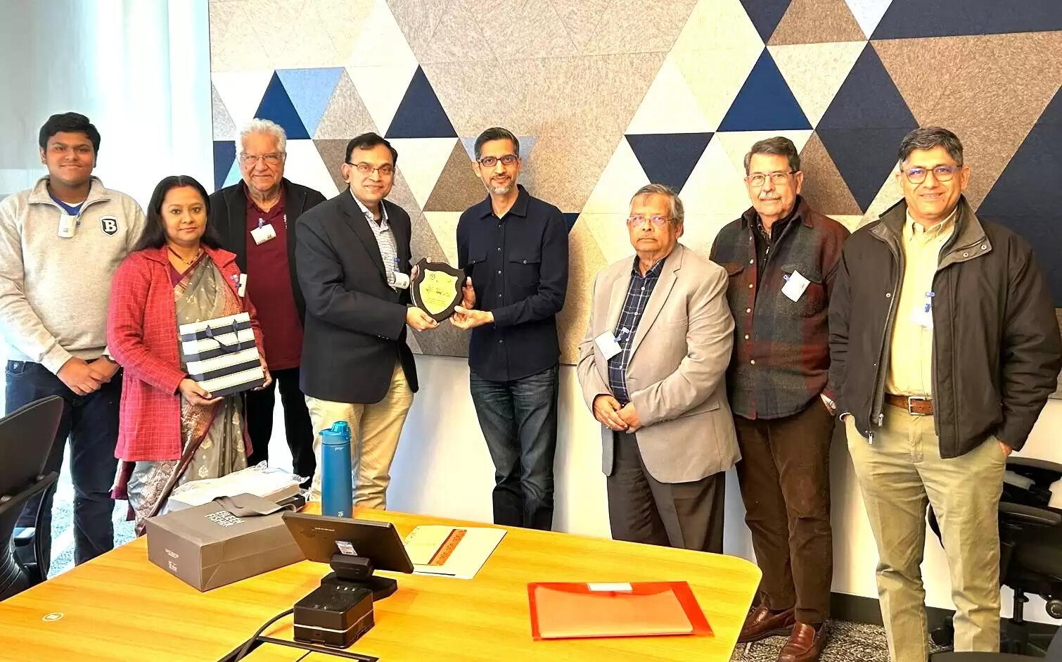 हिजली से माउंटेन व्यू तक : सुंदर पिचाई से मिले आईआईटी खड़गपुर के निदेशक