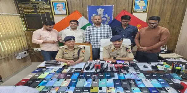 कानपुर पुलिस ने 101 खोए और चोरी हुए मोबाइल किए बरामद