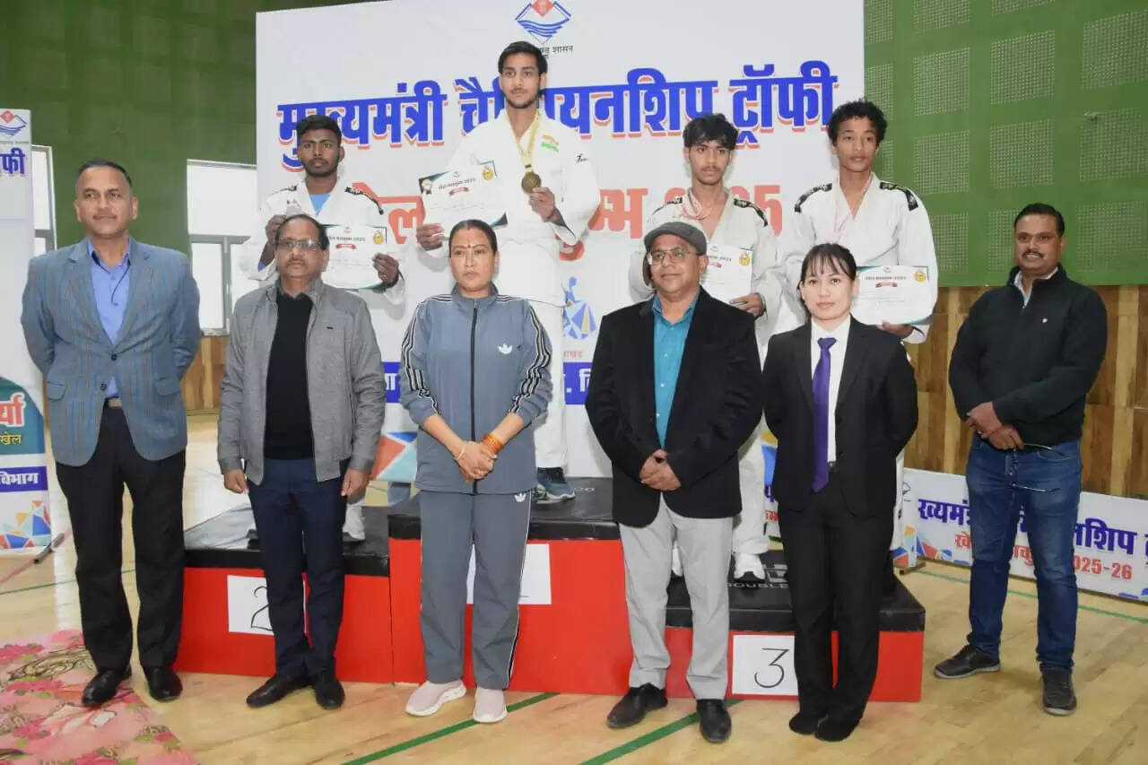 मुख्यमंत्री चैंपियंस ट्रॉफी में विजेताओं को प्रदान किए मेडल