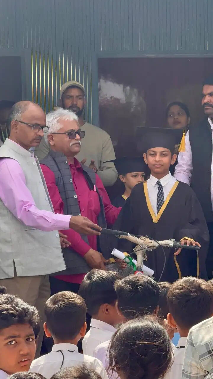 शिक्षा के साथ-साथ बच्चों में संस्कारों का विकास हाेना बहुत जरुरी : दुर्गेश यादव