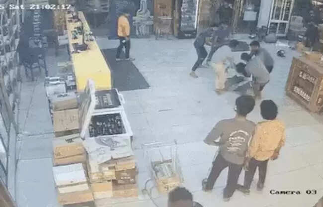 सोनीपत में शराब ठेके पर युवक की मौत का मामला उलझा